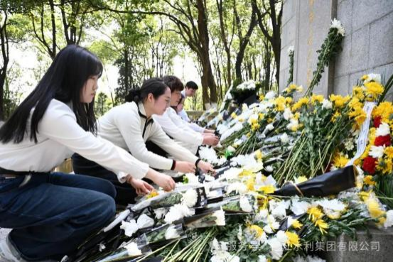 缅怀革命先烈  传承红色基因——与玉河社区党委共同 祭扫方志敏烈士纪念园